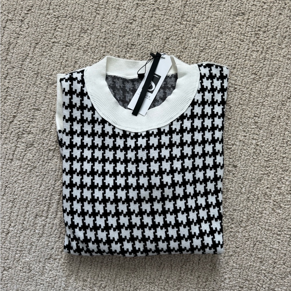NWT! Size small Black and White Houndstooth Crew Neck Sweater with unique detail